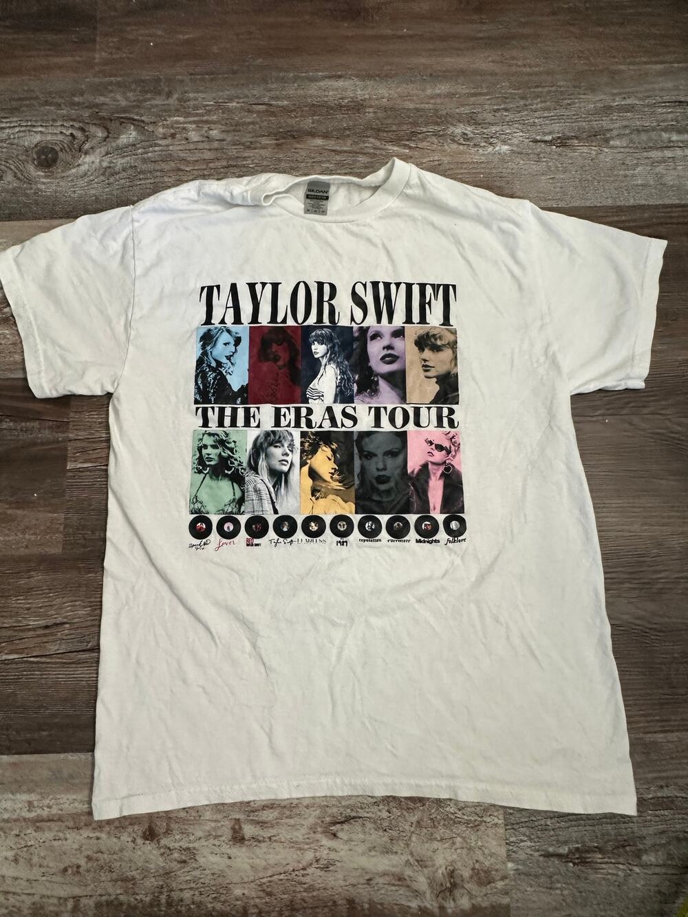 Taylor Swift The Eras Tour T-Shirt in white sz M